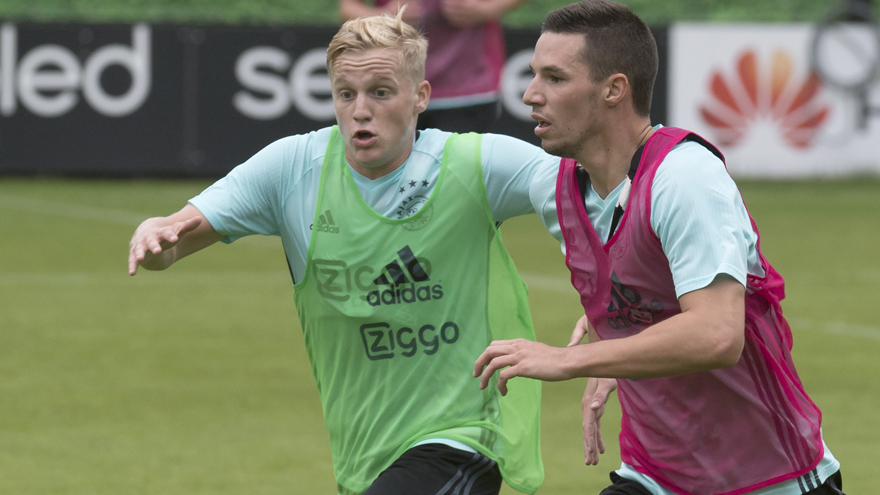 中展现出超 中展现出超