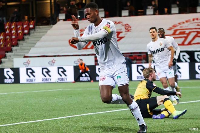 正是凭借她 正是凭借她